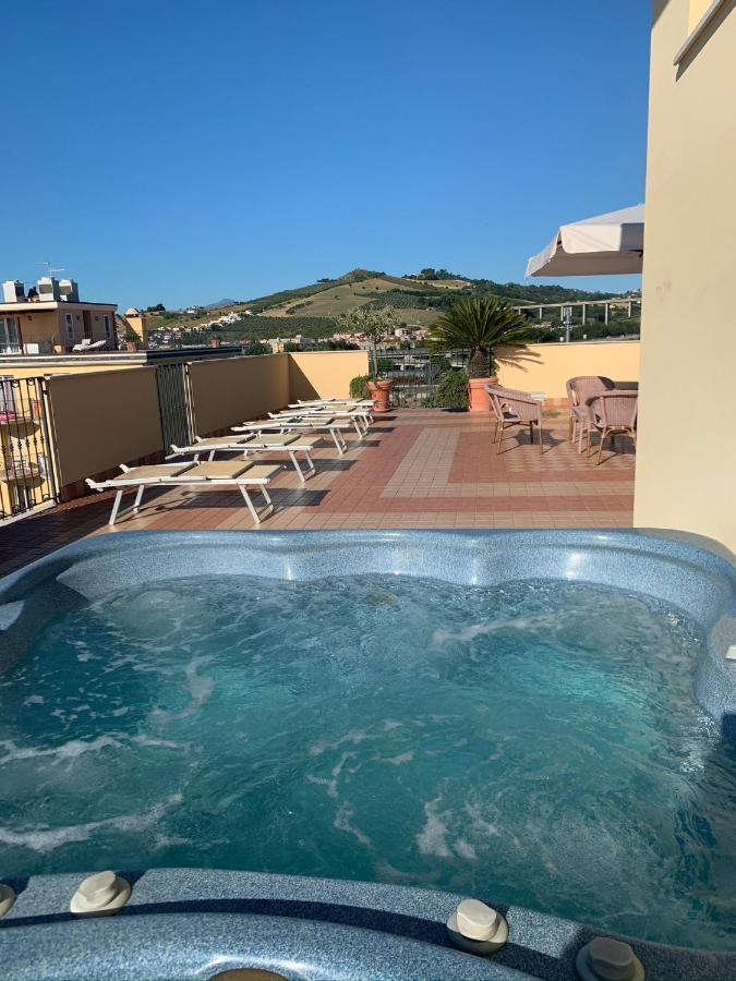 Hotel Bahia San Benedetto del Tronto Exterior photo